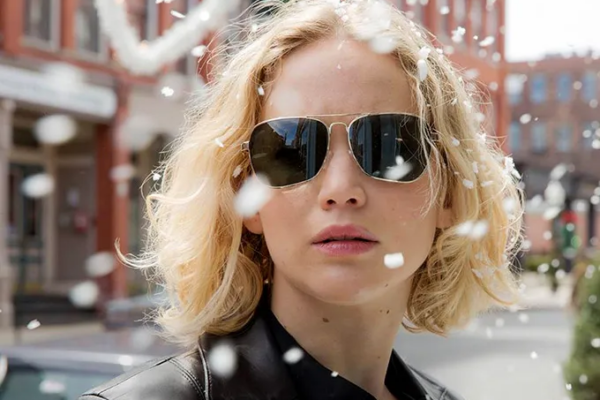 Review Film Joy Kisah Inspiratif Ratu Penjualan TV